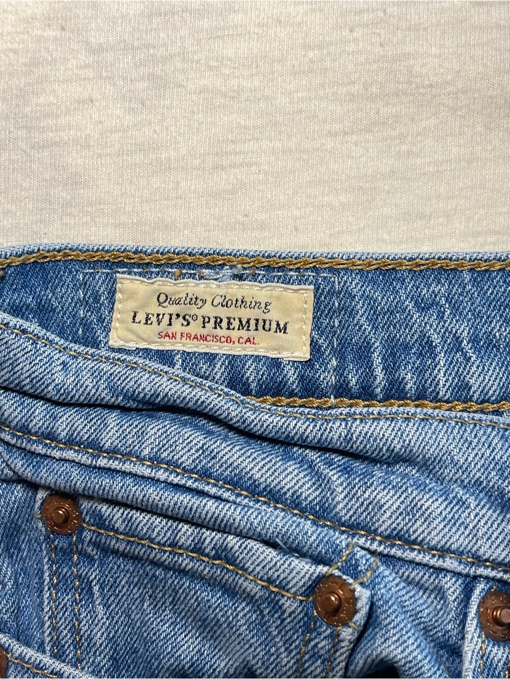 Women's Levi's Wedgie Straight Jeans Size 28 High Rise Medium Wash Trendy - Picture 6 of 14